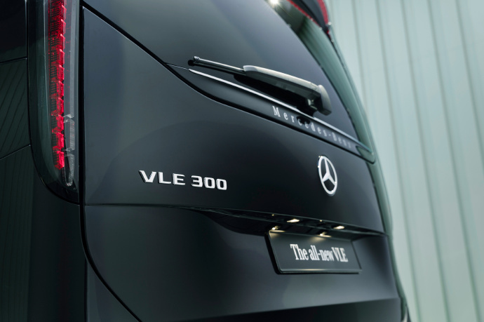 Mercedes-Benz VLE 300   VLE 基于全新的模块化纯电平台