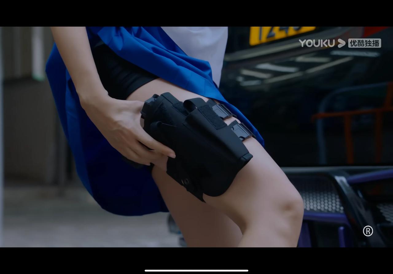 最近是真被内地剧里那层千篇一律的磨皮滤镜给整烦了，男女老少一个模子刻出来的脸，跟