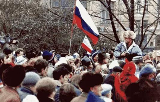人算不如天算。苏联长久以来在地缘布局上步步算计，试图通过领土规划构筑优势，最终却