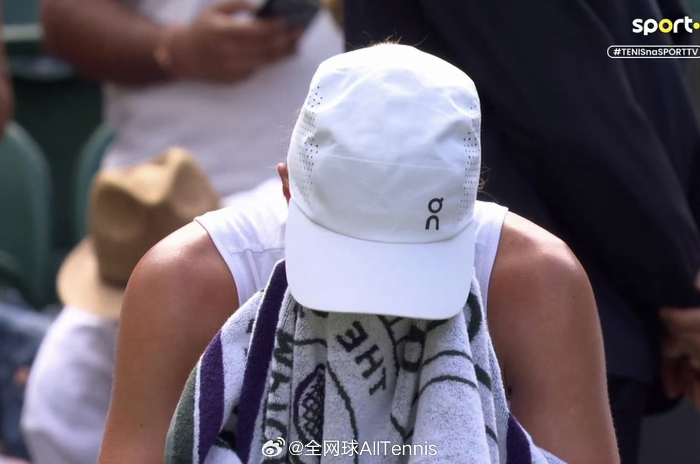 温网2026   女单首轮，卫冕冠军斯瓦泰克6-1/2-6/6-3战胜美国双打名
