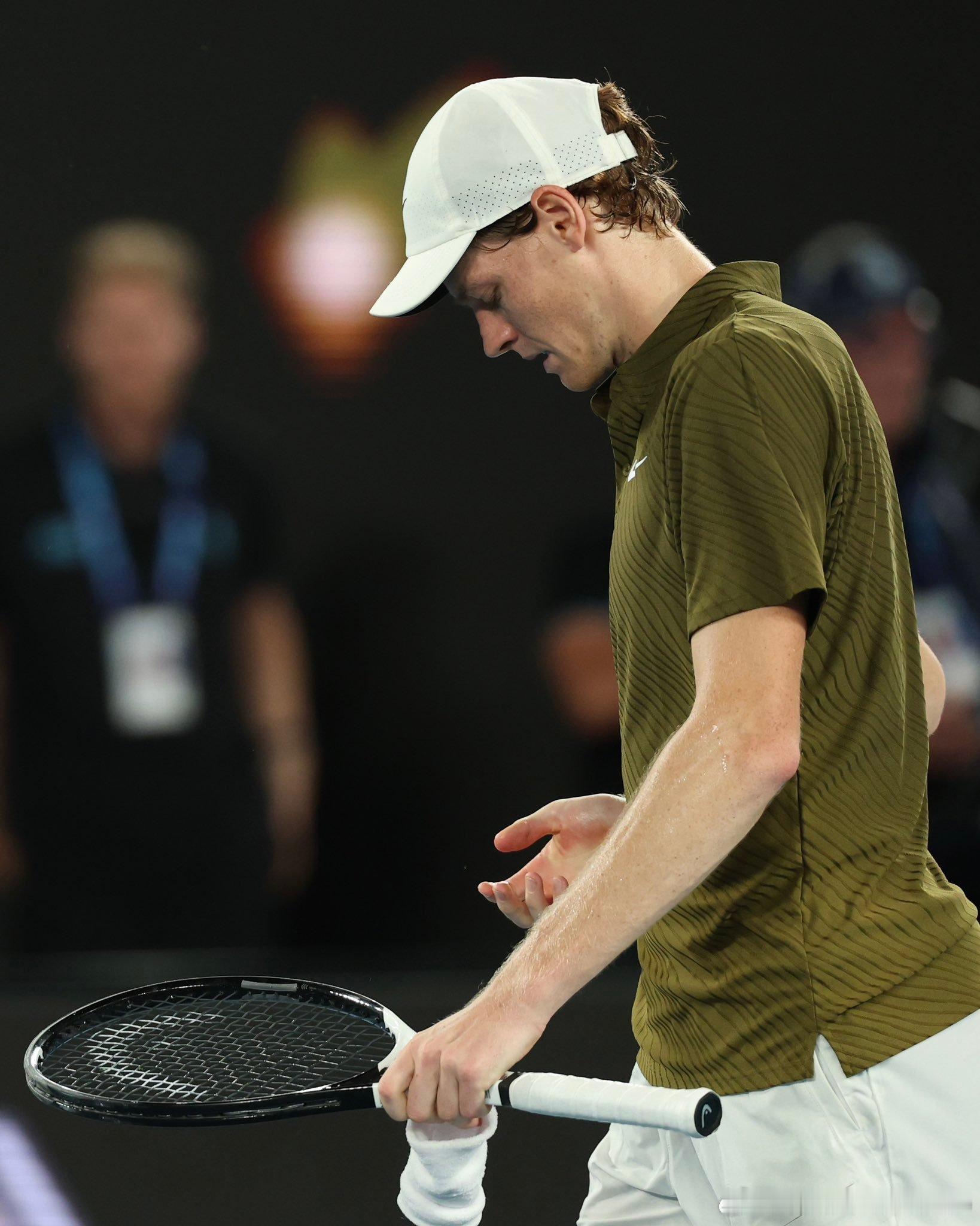 扬尼克·辛纳💥将不会参加2026米兰冬奥会开幕式！！！而是继续训练打球，将在下