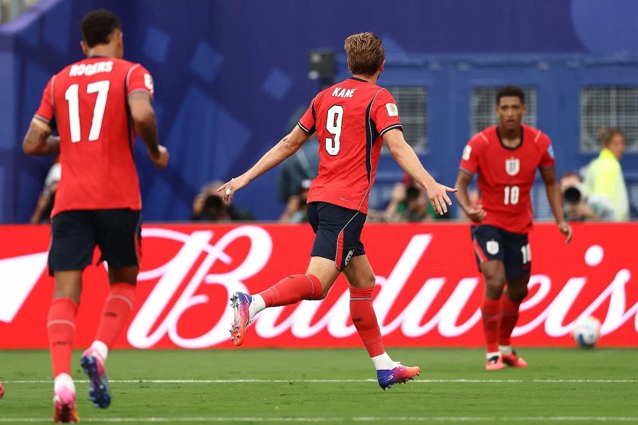 【英格兰下半场发力2-0击败巴拿马，凯恩取得第三球】他们似乎无疑追求大胜，前场进
