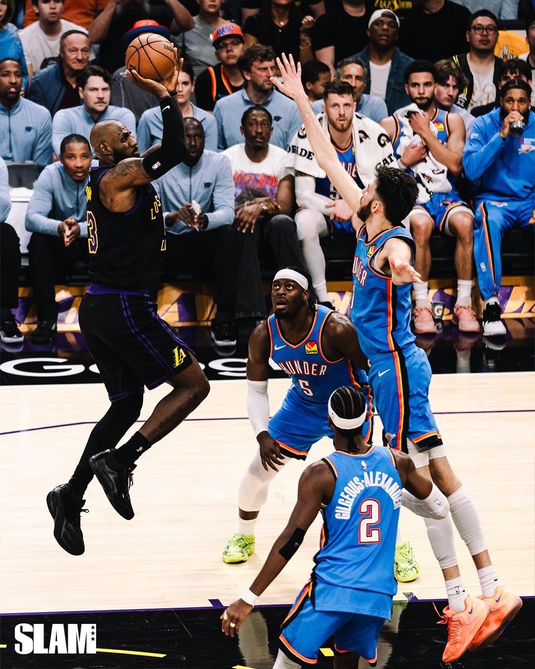 Year 23 in the books.📸 詹姆斯雷霆vs湖人