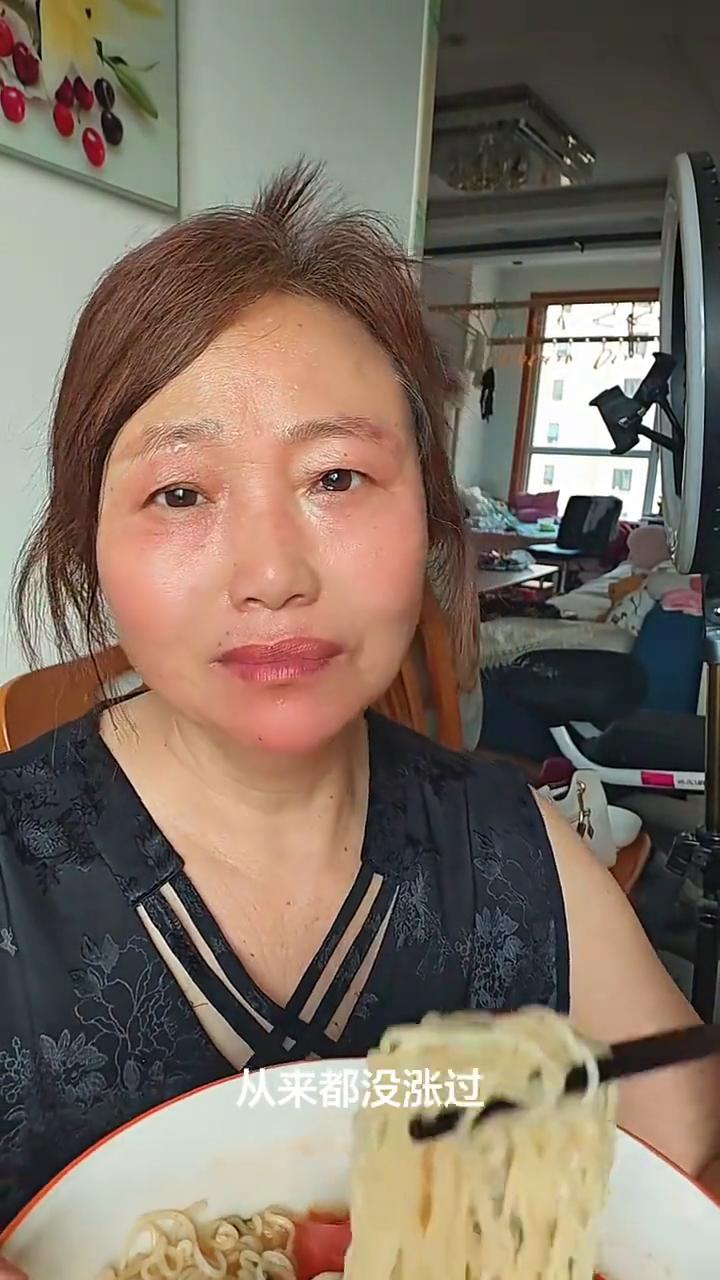 这是儿媳妇给的生日红包，结婚这么多年每年都是给200，从来都没涨过。姐妹们，你们
