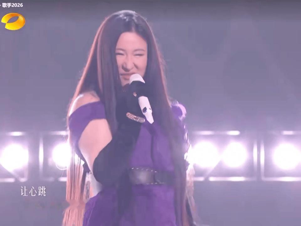 锤娜丽莎被严重低估的唱功 高音的地方爆发力够，但不会让人觉得刺耳。整首歌的气息控