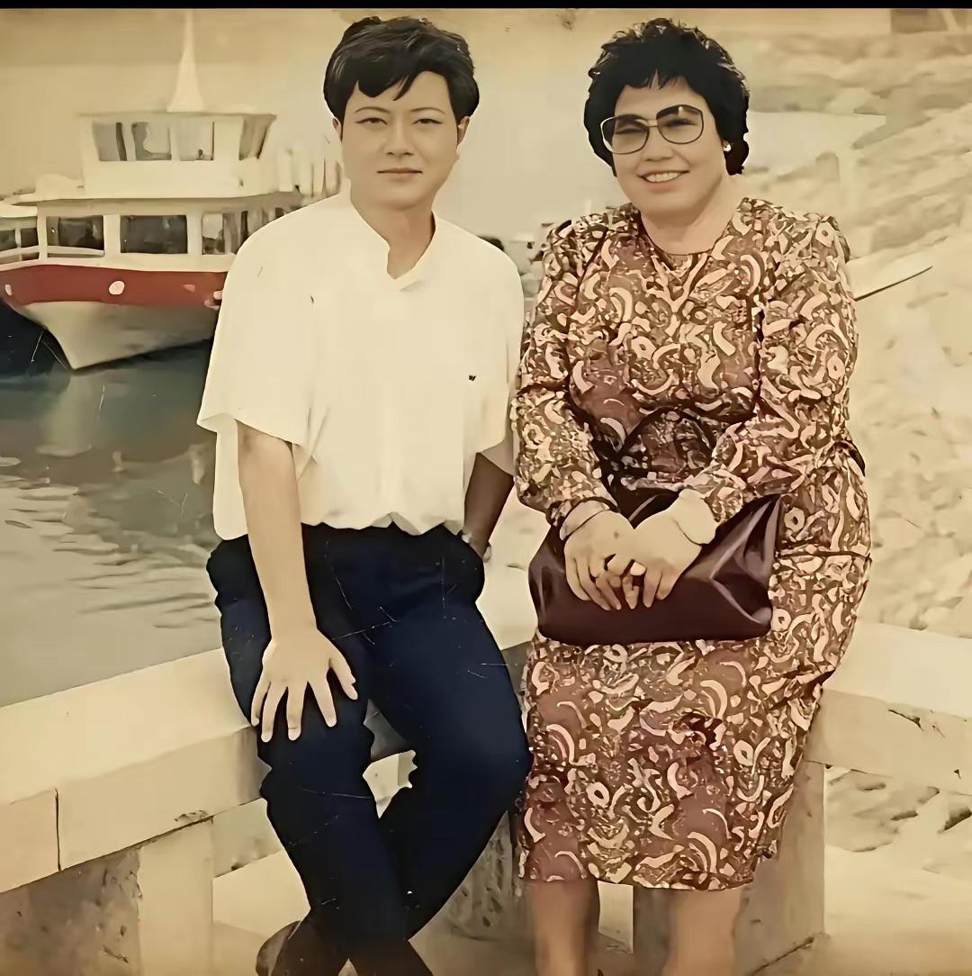 这才是陈丽华年轻时的真实面貌，网上有好多都是都是假的！