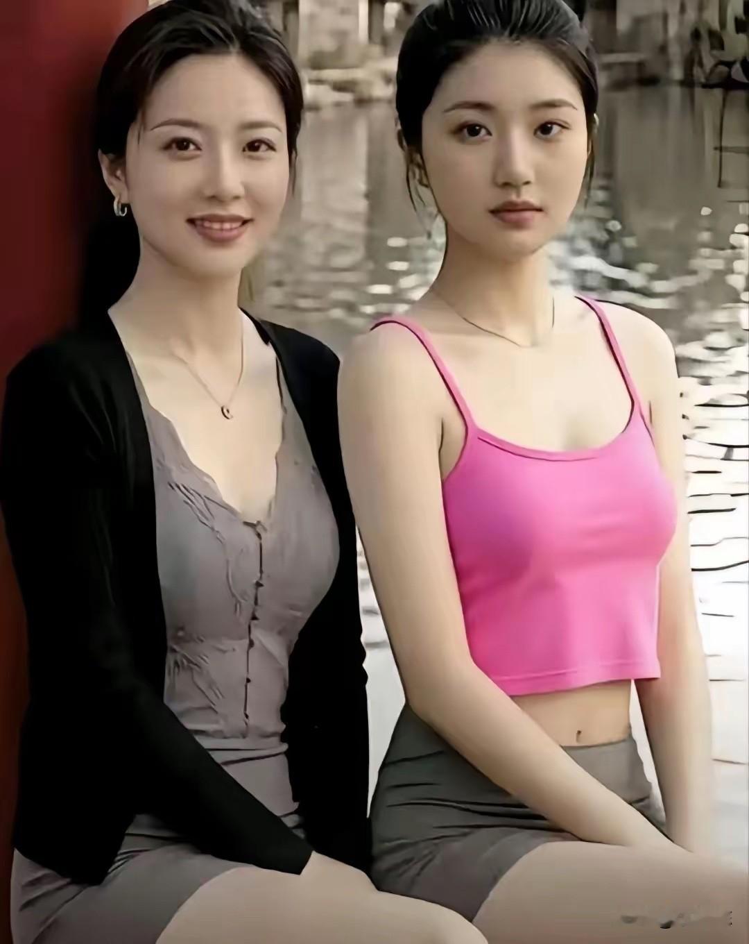 难以相信，长的一模一样，全是分不清哪个是女儿哪个是妈妈。