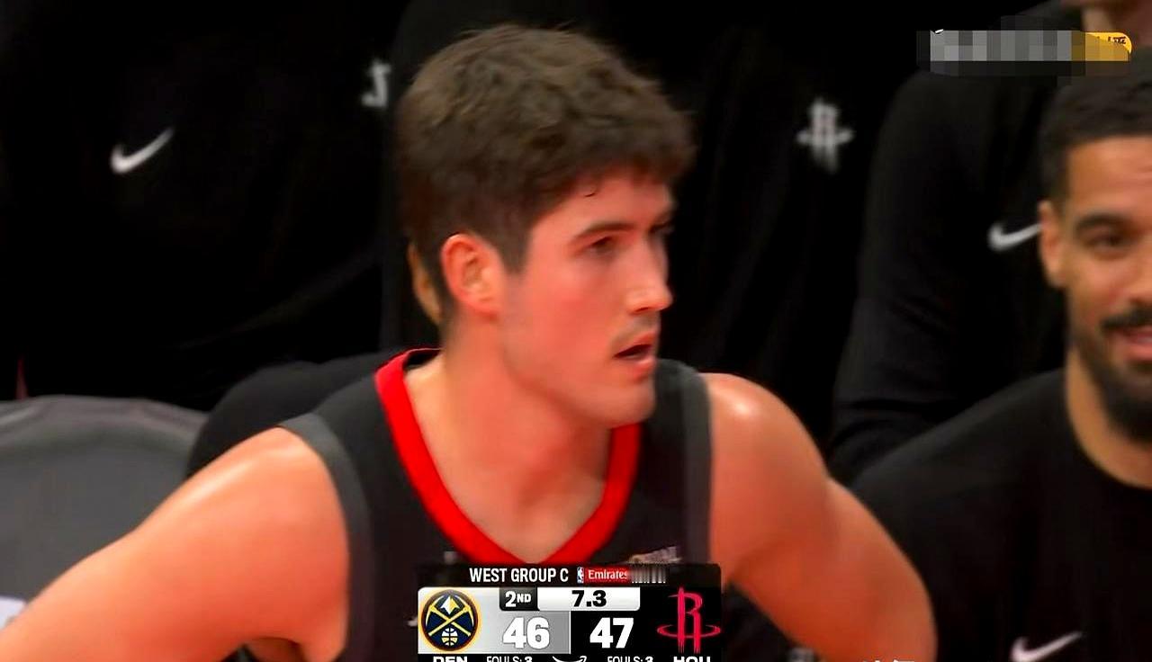 文章标题：目前双方半场战罢  
 

这场火箭对掘金，半场时新秀谢波德就炸了。替