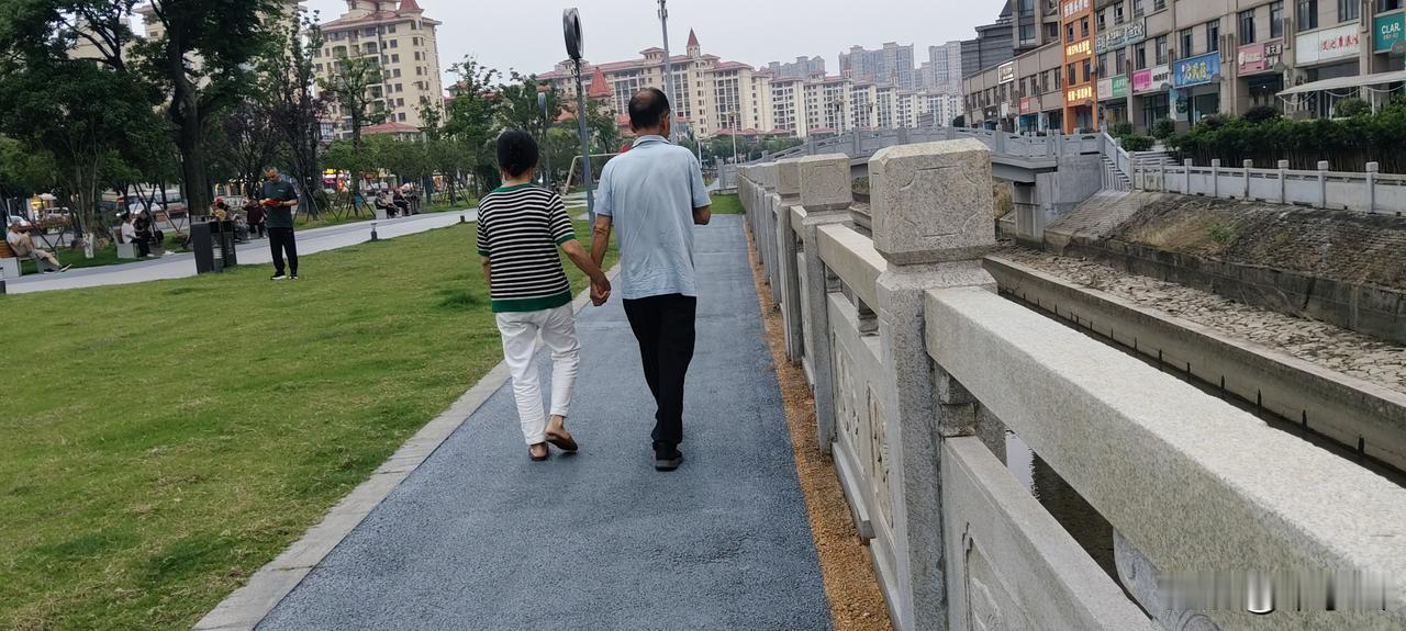 告诉大家一个扎心的真相，我38岁得宫颈癌，现在康复两年了，我发现一个秘密，就是一