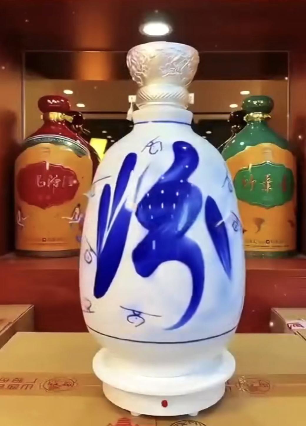 晒一下我们山西最贵的酒，50年份青花汾酒原浆，大家猜猜多少钱一瓶！开动脑筋死劲儿