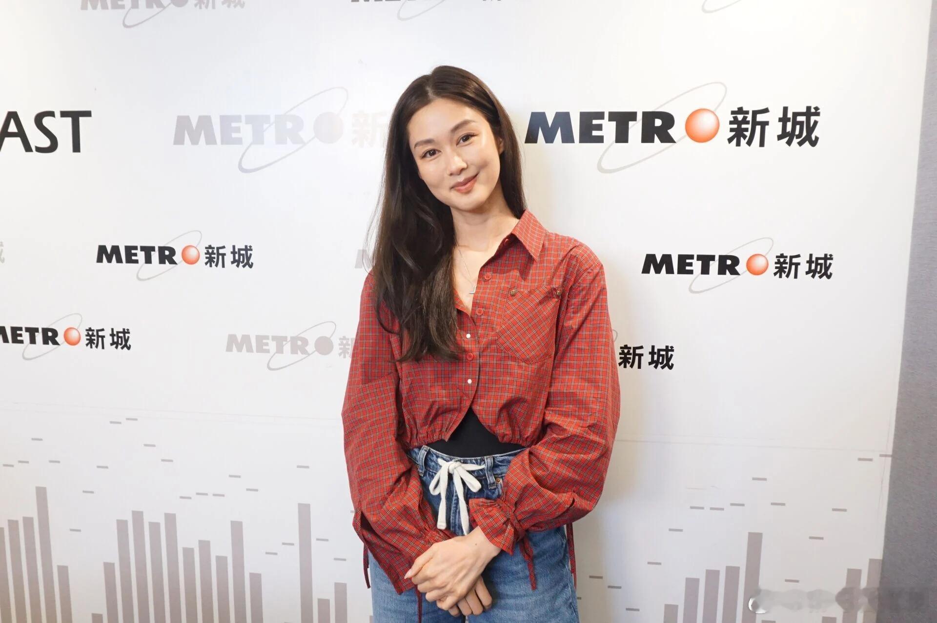 岑麗香靠鬧仔演活霸氣Madam 飾演苗僑偉下屬有三嫂靚湯飲.  岑麗香近日接受薛