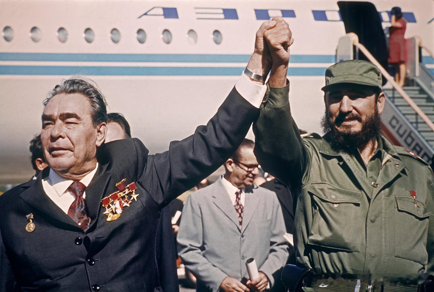 1974年1月卡斯特罗为访问古巴的勃列日涅夫送行历史影像 ​​​