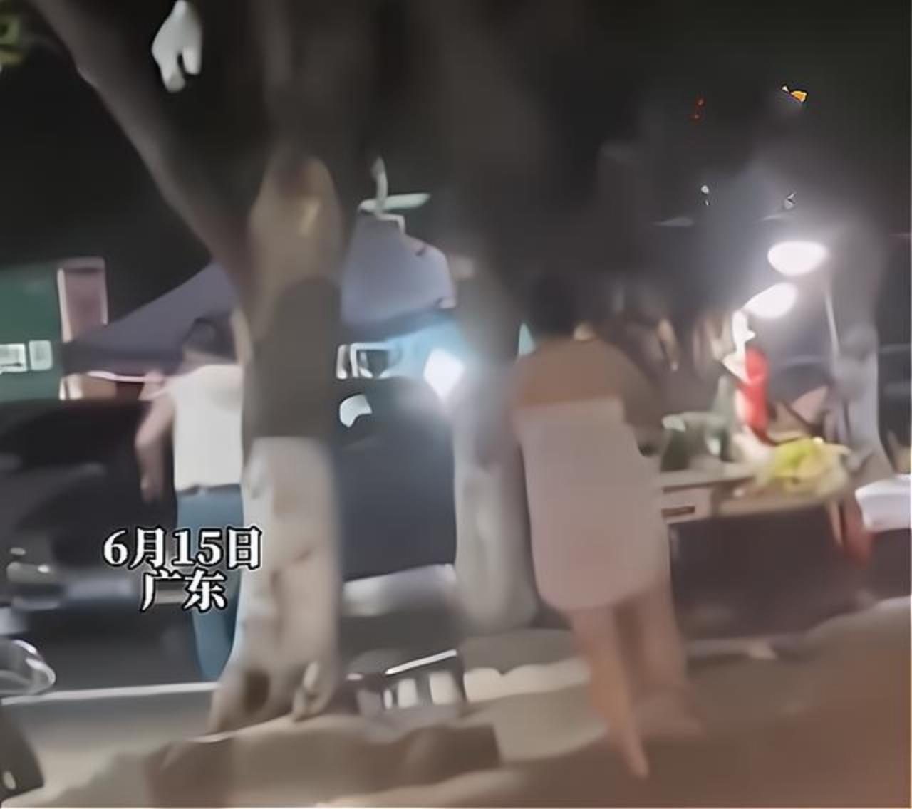 早知如此，何必当初呢？深夜女子一女子裹着浴巾追着求老公原谅的背影看了让人心酸！