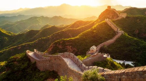 明代长城着实充满了故事。我国北方长城主体涵盖城墙、马道等。明朝长城东起鸭绿江，西