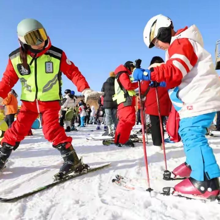 你能想象吗？在山西太原，冰雪运动正掀起一股热潮，火得不行！随着北方新冰雪季开启，