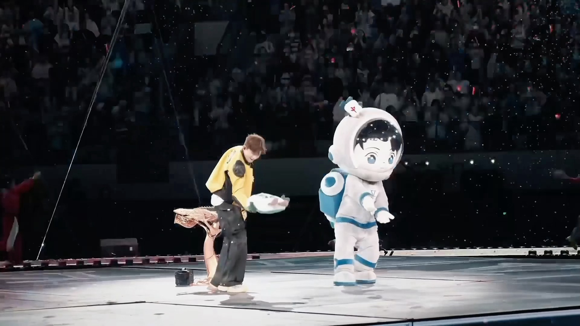 张巡你既然放不出来歌曲的官摄那能不能把这种官摄放出来我想看斗斗和爸爸互动 