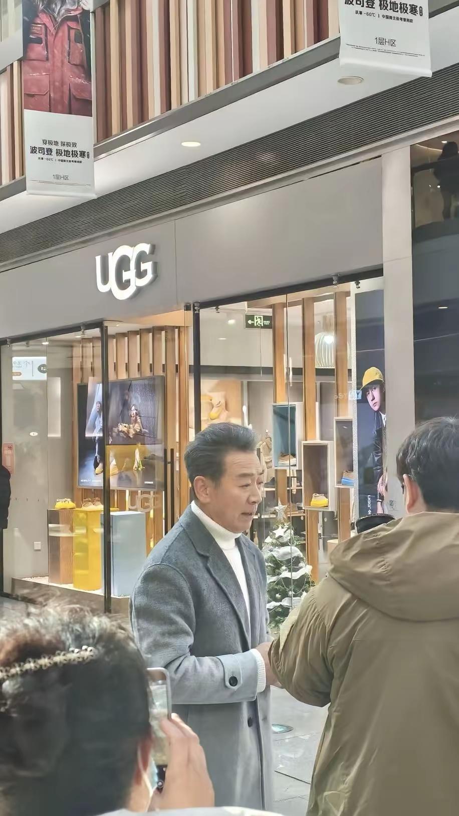 寇振海绝了
情深深雨蒙蒙拍多少年了
陆司令还是老样子
除了头发有点花白
其他的几