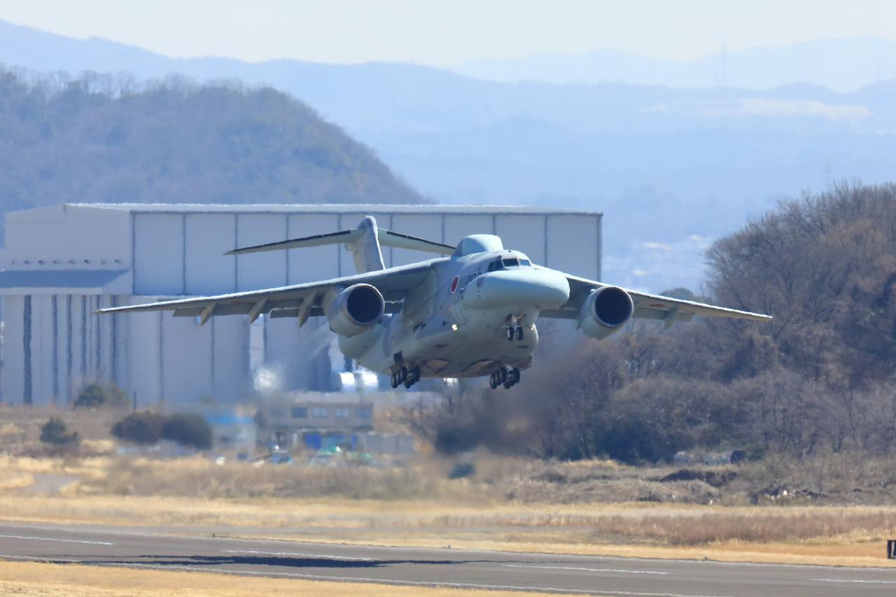 没见过这么丑的飞机
日本EC-2电子战飞机是基于川崎C-2运输机改装的新一代防区
