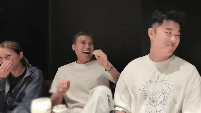 陈赫马頔在李纯面前亲热上了陈赫马頔猝不及防的亲密举动，把李乃文吓得不轻，李纯却秒