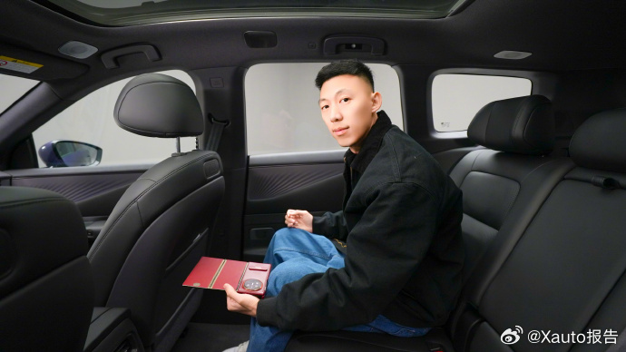 NX8顶流空间百试可乐东风日产NX8静态品鉴会以趣味方式展示超大空间：后排头部、