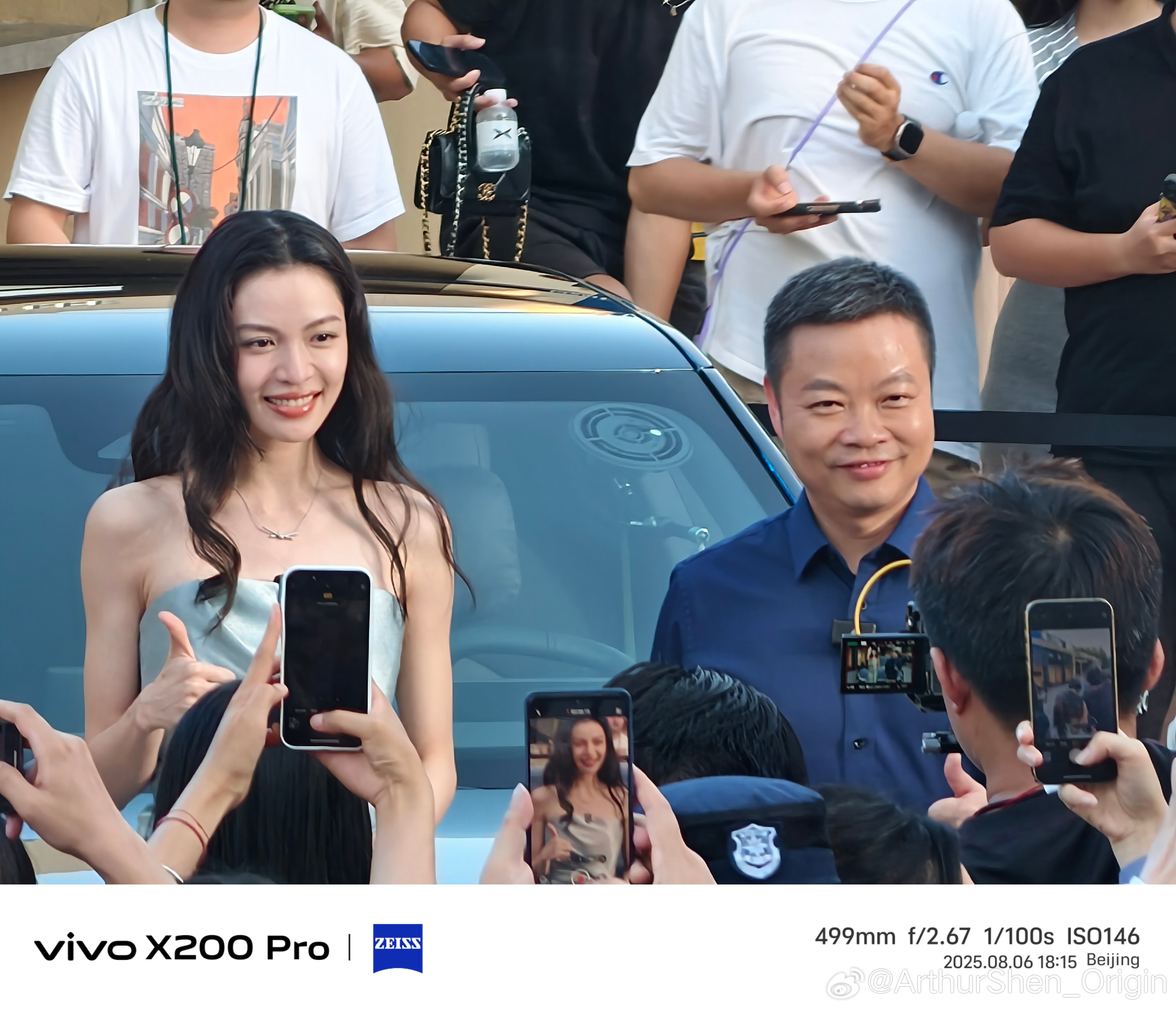 这只是今天出现在现场的第一位女明星，大师兄已经笑得那么开心了。[doge]钟楚曦
