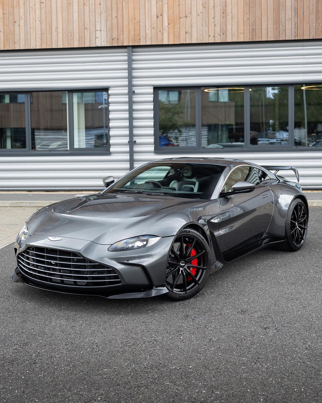 阿斯顿·马丁 V12 Vantage ​​​