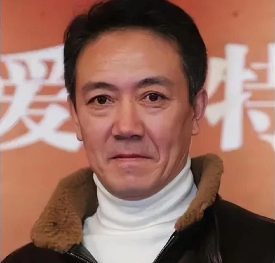 记者问李幼斌，为什么不参加综艺。
他只回了一句：他们给钱啊，都奔钱去的。
有人再