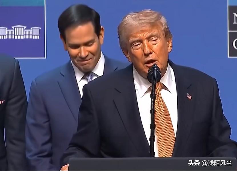 记者:“上个月，你说伊朗领导人是非常理性的人、很好相处的人、强大而聪明。今天你却