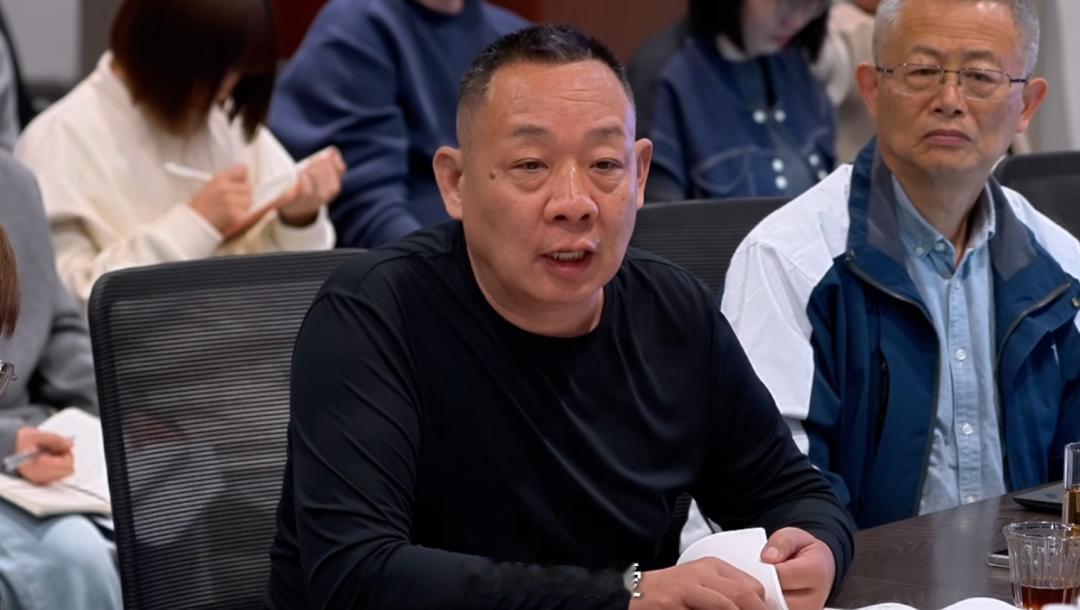 对于自己前两天引发的“薪酬争议”，于东来感觉话没说透，又在自己的社交账号上做了补