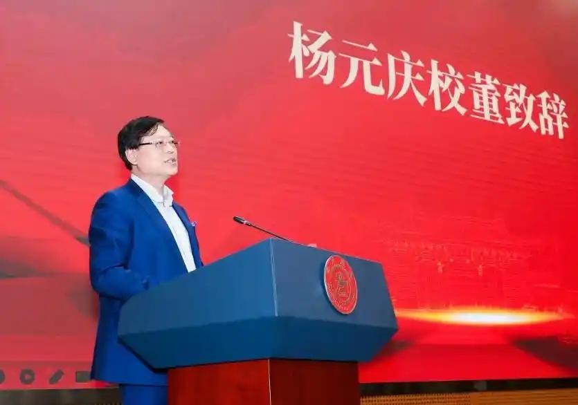 4月6日，上海交通大学建校130周年之际，该校1981级校友、联想集团董事长杨元
