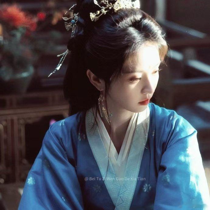 田曦薇台词配巴掌太爽了 田曦薇一个人演出君黛和魏娆两种感觉，台词够狠巴掌够解气，