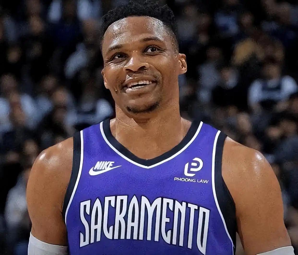悄悄的，他就走了。

拉塞尔·威斯布鲁克，正式宣布退役，18年NBA生涯，就这样