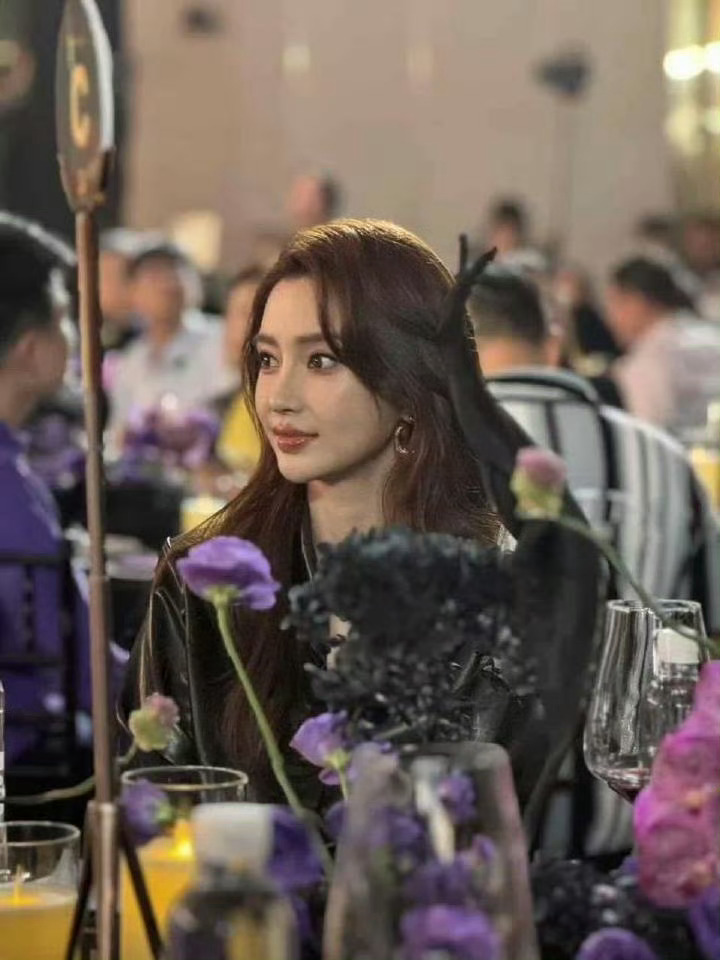 晚宴上的Angelababy晚宴上的Angelababy，鼻姐好权威的一张脸，简