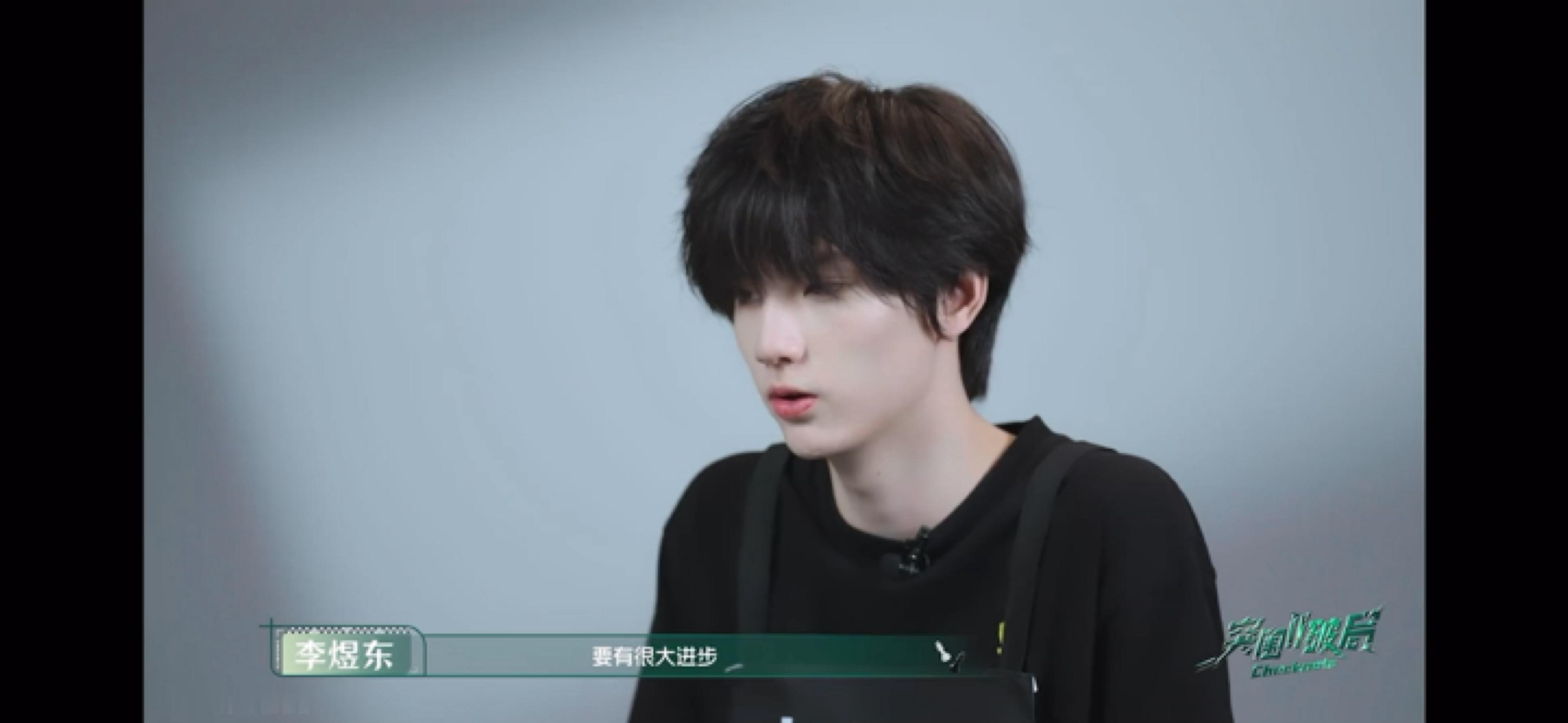 东哥就是这样不会停步的人啊 当还有人在抨击以前的他的时候 他已经往前走很远了 