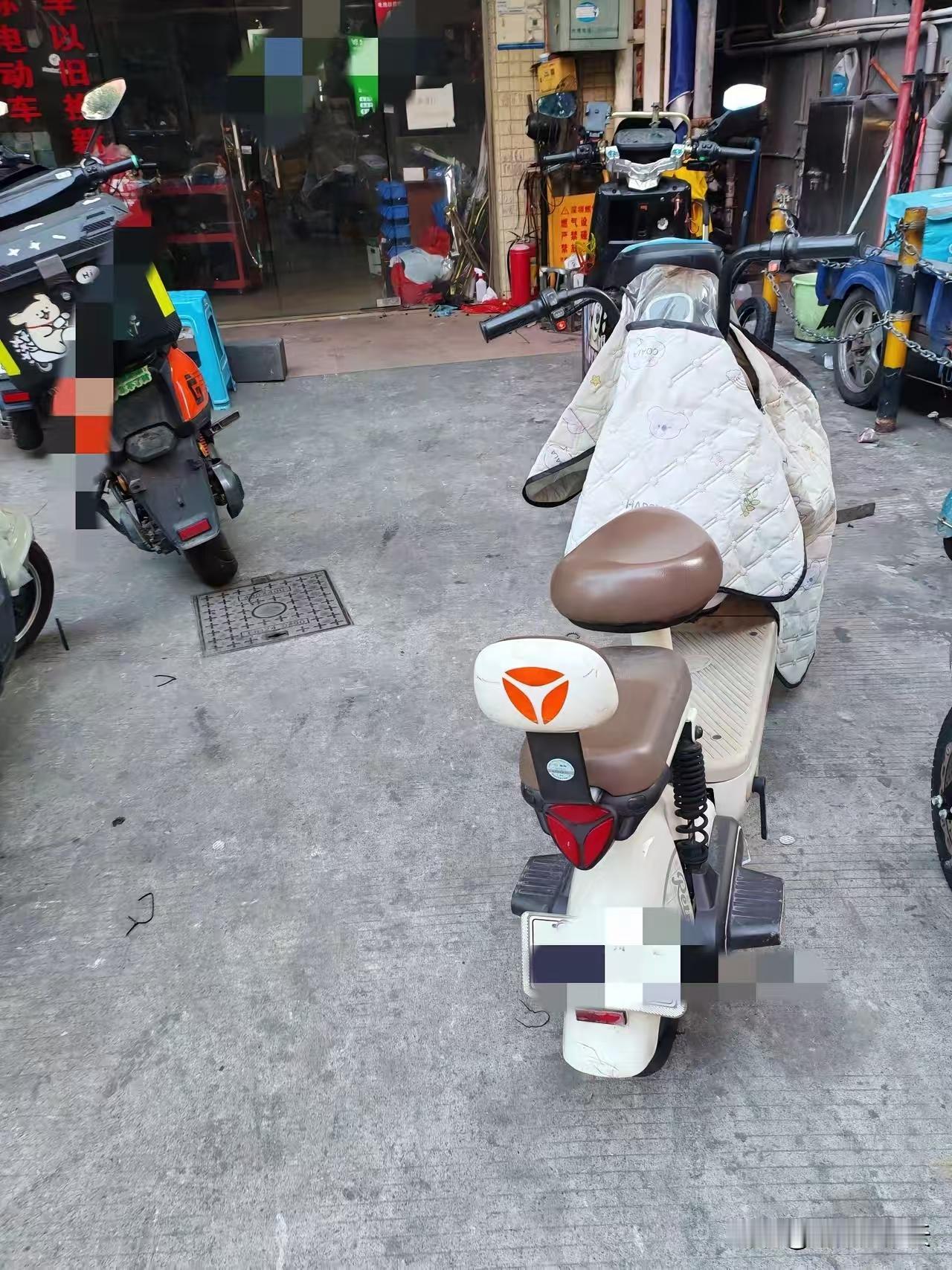 我发现了一个赚钱的好门路，那就是维修电摩，尤其是电轻摩。
我这段时间一直就在研究