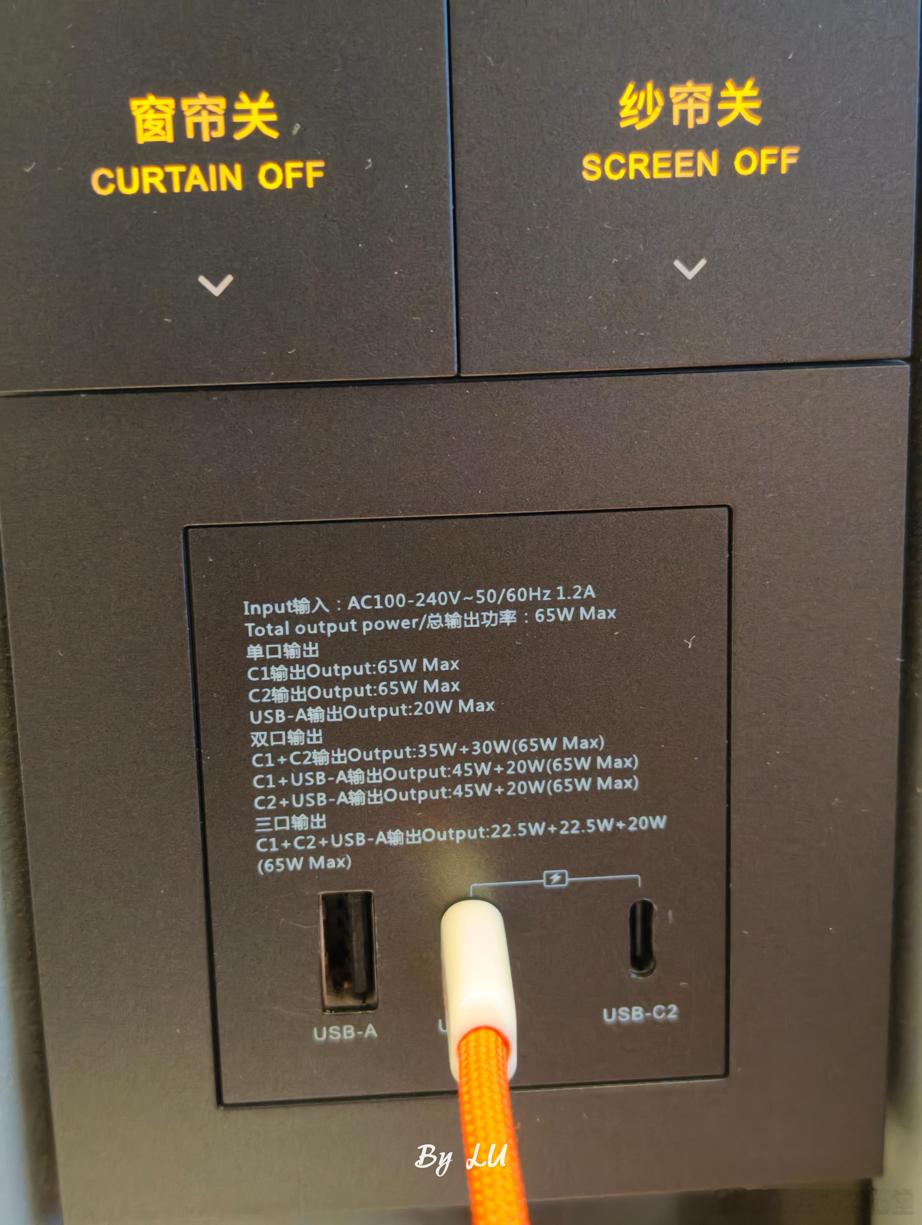 原来亚朵的墙插功率这么高吗…刚刚在床头没看到插座我还想骂街，结果人家 C 口 6