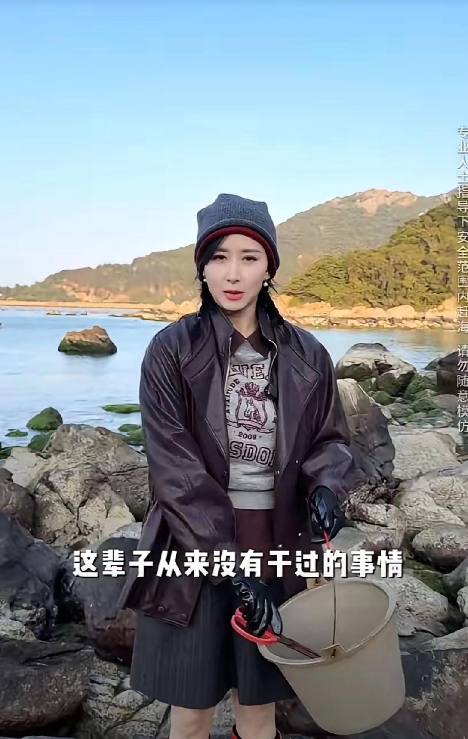 47岁胡静状态绝了！告别豪门束缚，回国活成少女模样
 
         47岁