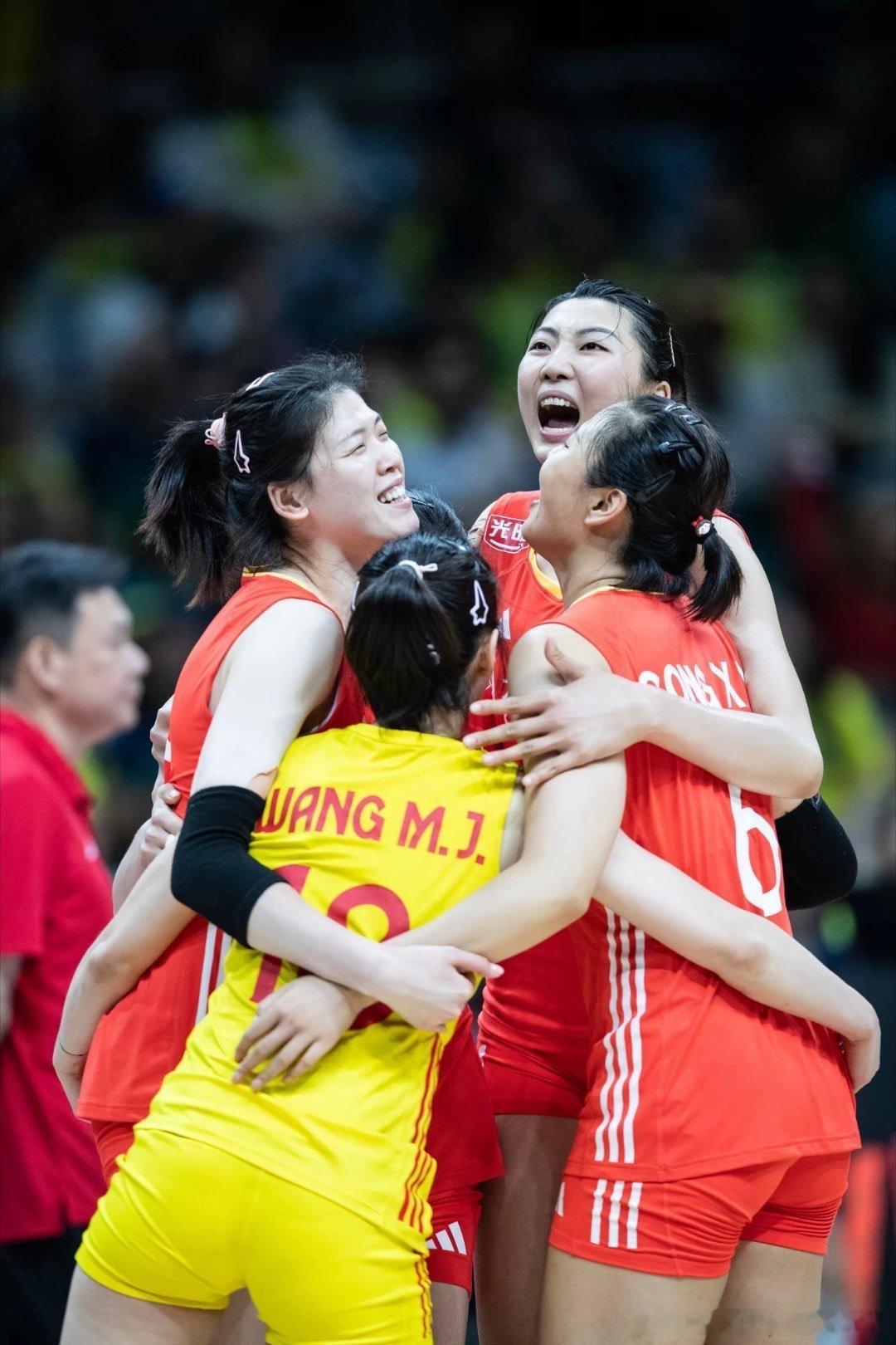 #郎平说女排崛起是基因好#对于我们的女排一直都是让我非常的喜欢，她们是一群很努力