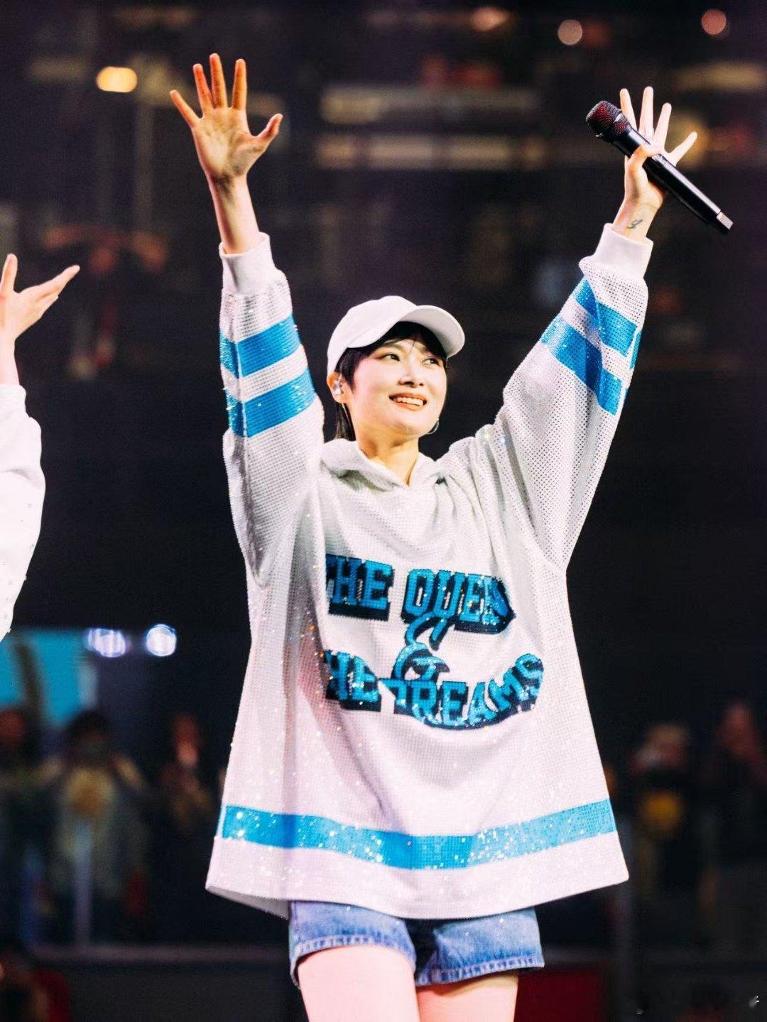 李宇春演唱会续写难哄番外篇 起猛了，看到桑延温以凡来到了演唱会现场！春春的歌声让