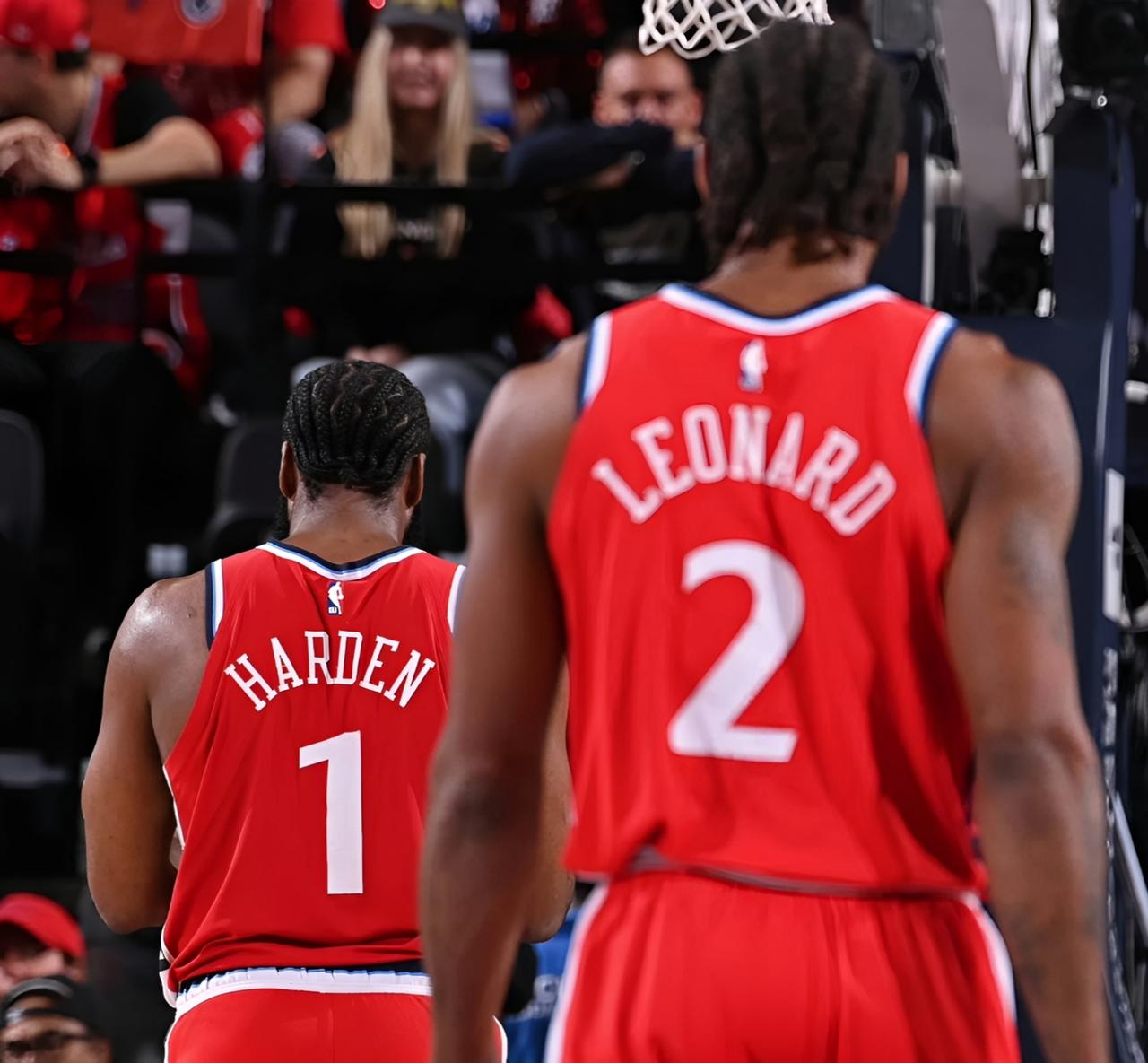 伦纳德终于尝到了被抛弃的滋味，哈登走后他留下来还有意义吗？

战神伦纳德还没下线