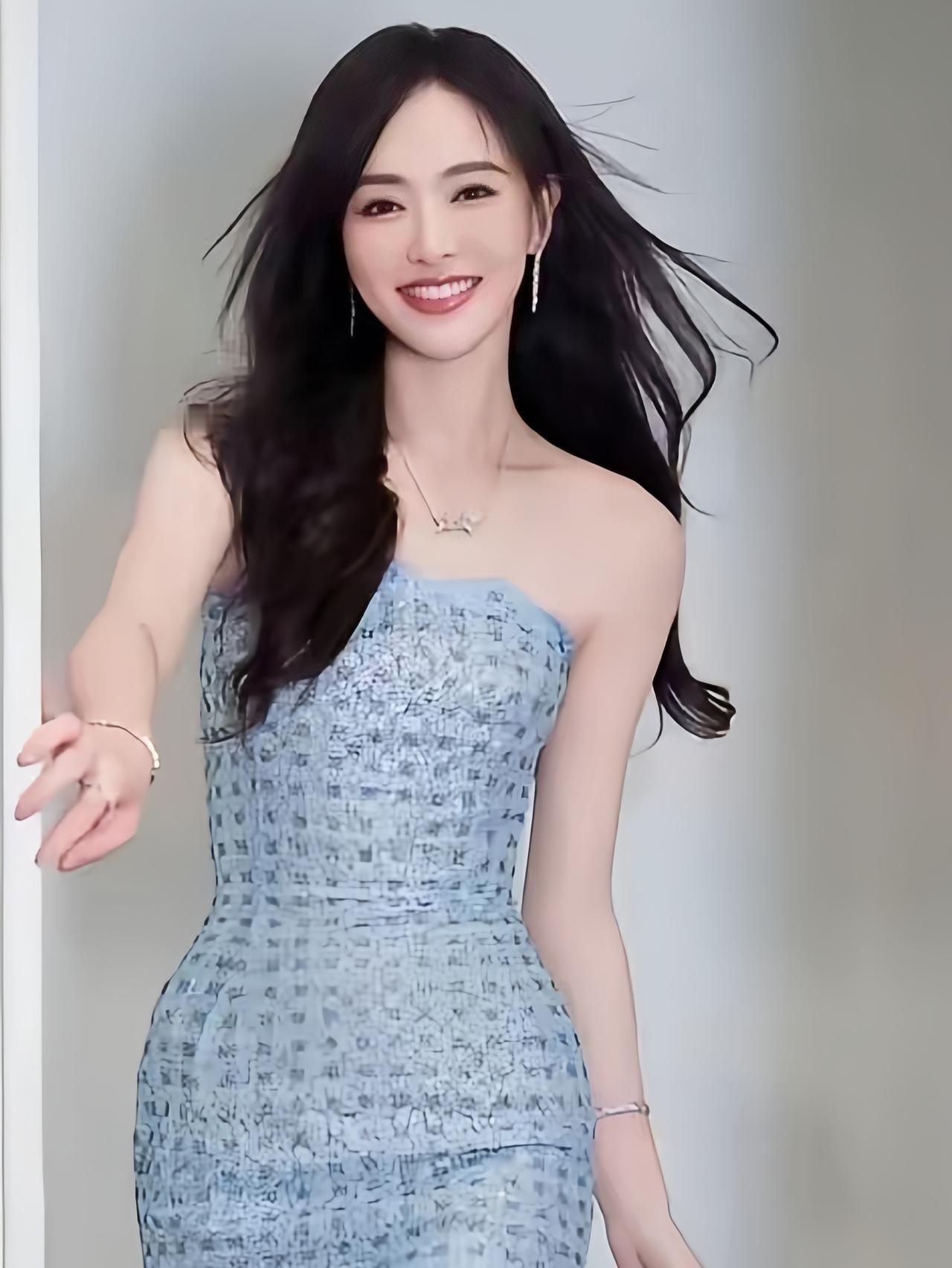 唐嫣美了美了！[比心][比心][比心]唐嫣气质美女！[赞][赞][赞]唐嫣风采依