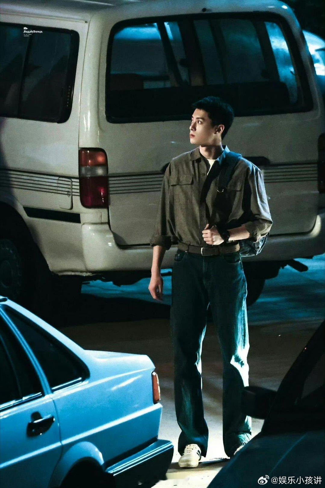 黑夜告白制片人陈祉希长文告白王鹤棣陈祉希长文告白王鹤棣，片场认真打磨演技，性格开