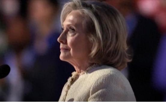 火力全开！希拉里当庭炮轰：没坐过爱泼斯坦飞机，要查就查特朗普
 
最近美国政坛又