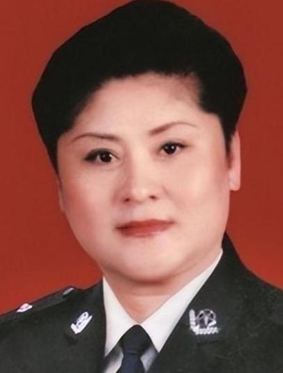 1988年郑州，一名年轻漂亮女子被两名壮汉拽进出租车，车子行驶途中突然急刹车，女