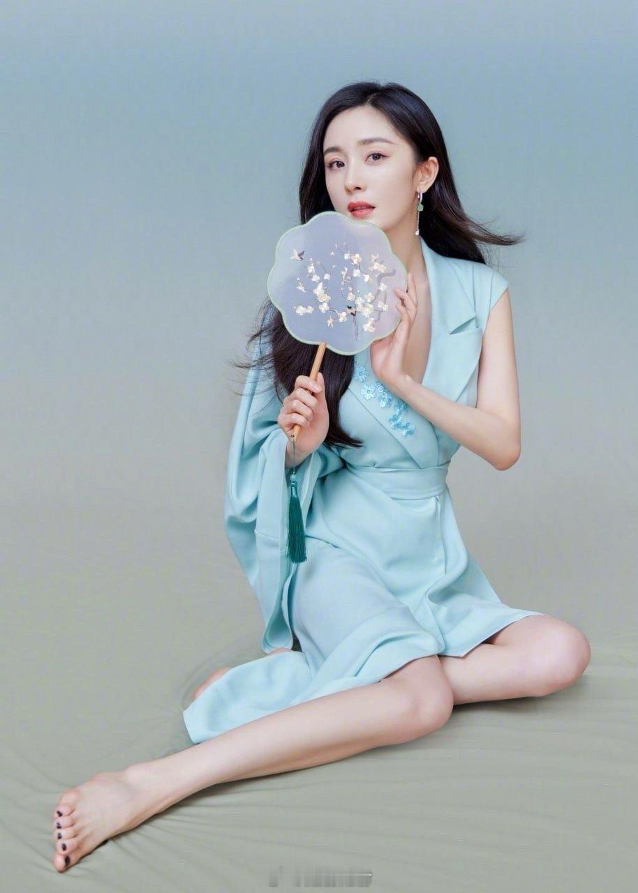 杨幂还是太稳定了[色][色][舔屏][舔屏][舔屏][舔屏][舔屏][舔屏]看到