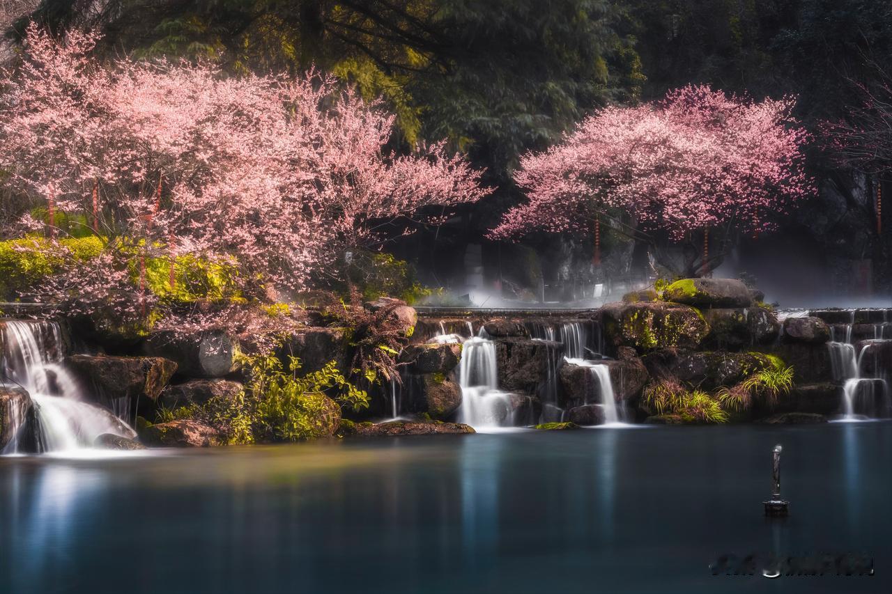 烟雨入江南 山水如墨染
来看看诗画般的江南水乡景色——兰溪市六洞山
摄影：张鹏
