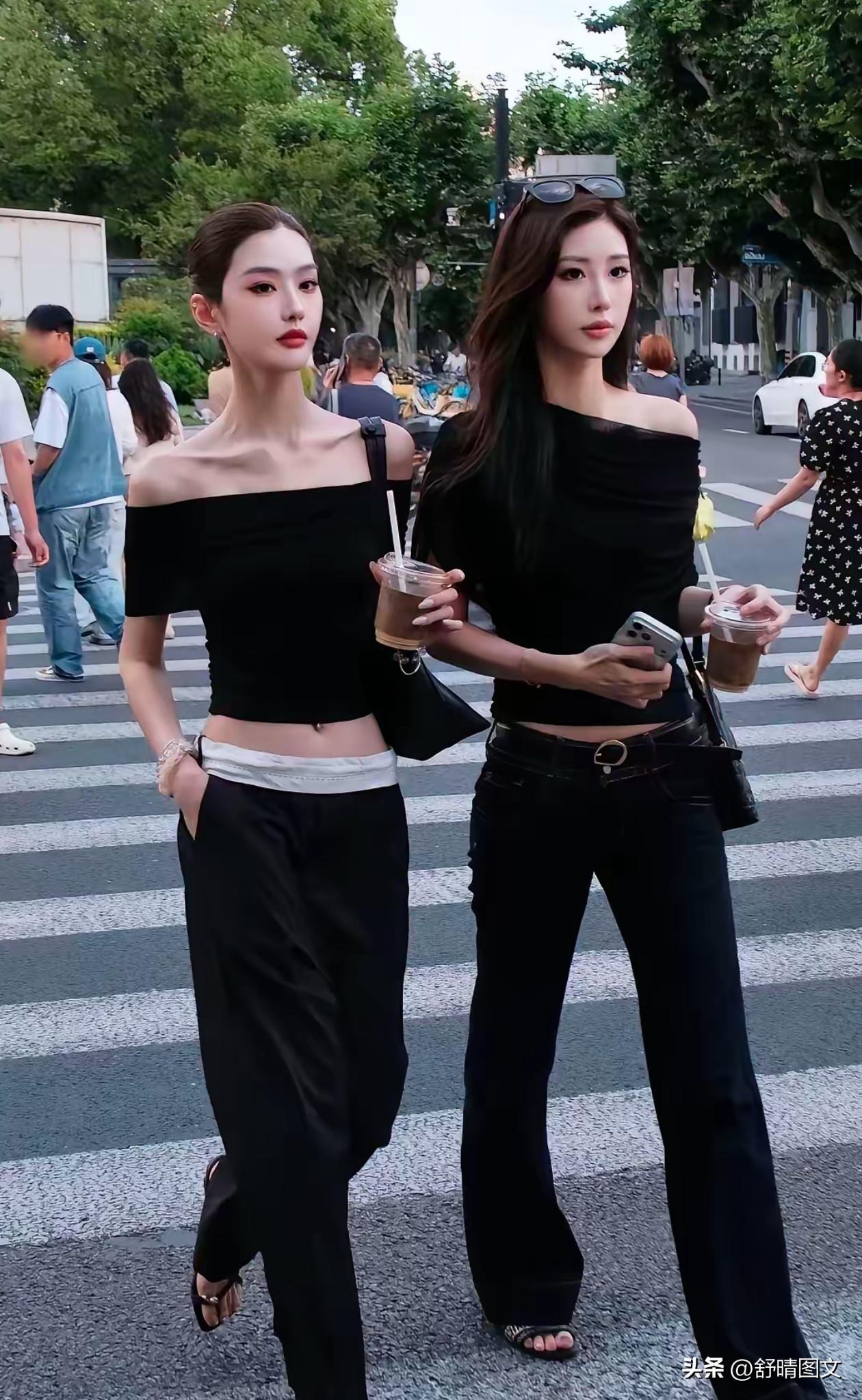发现没有？
女人还是穿黑色最高级。
这样优质的两位美女走在街头，我敢打赌就是已婚