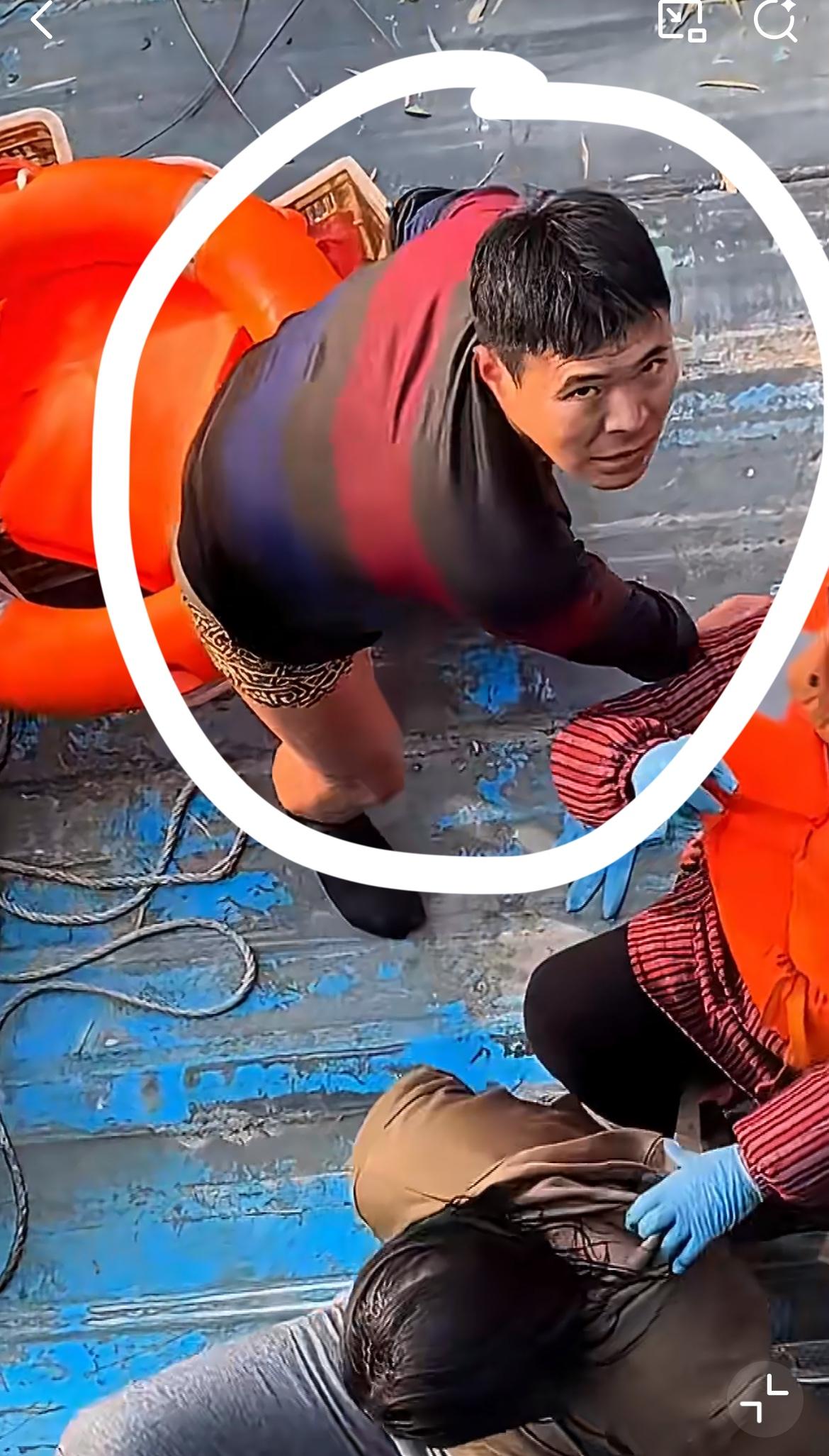 苏州这个保安大哥太牛了，刺骨的河水里救了一个落水的妇女。1月7日下午，一妇女不知