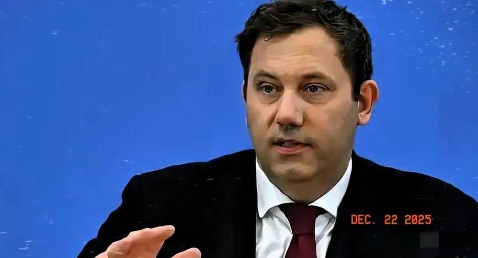 刚从中方访问回国的德国财政部长克林拜尔，在德国接受采访时警告说：我在中国已经亲眼