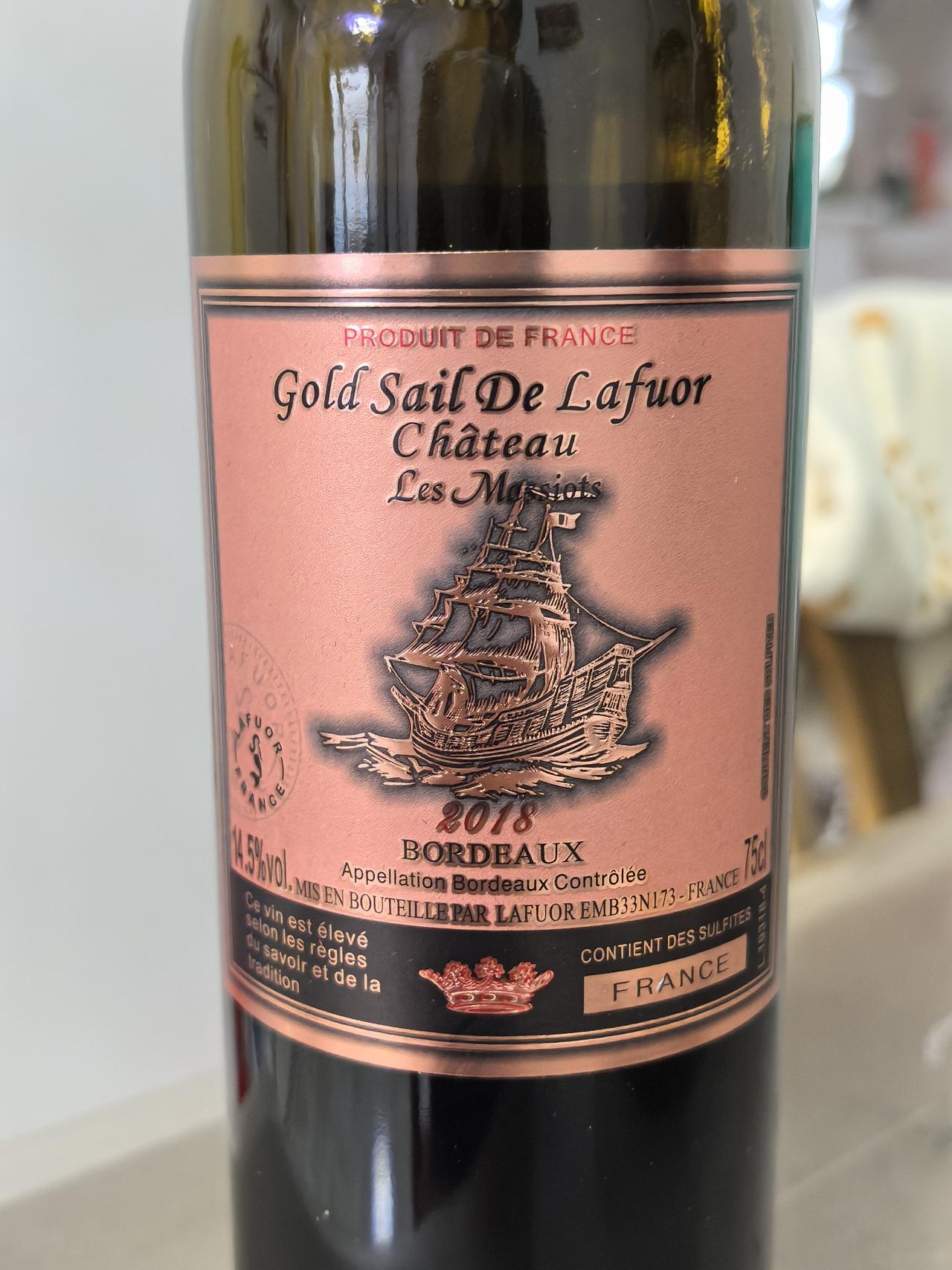 晚餐一碗法国拉芙瑞红酒，半碗排骨芸豆，半碗苤蓝肉丁，五个饺子。餐后平躺抬腿，两腿
